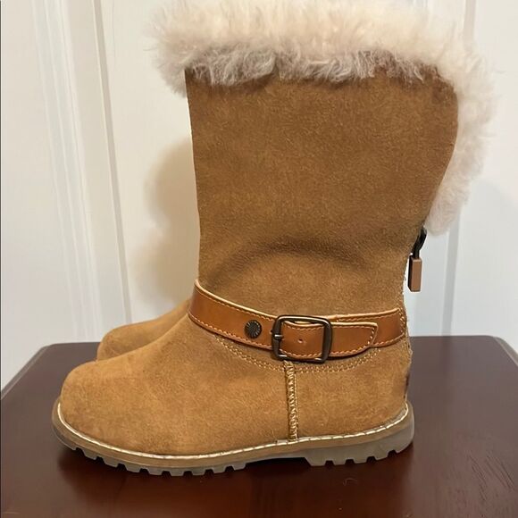 Ugg Nessa Tan Suede Leather Buckle Shearling Zip Up Back Girls Boots 9 - Picture 1 of 8